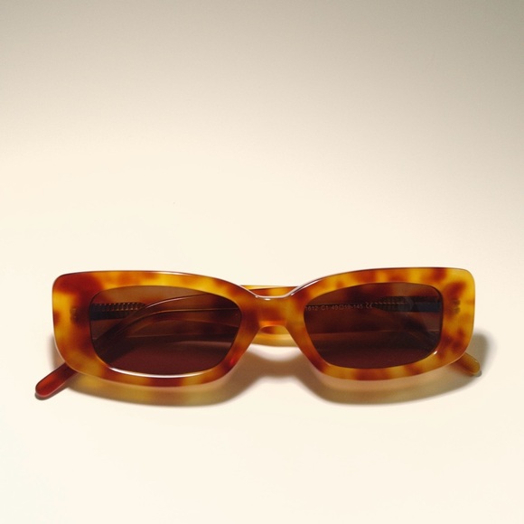 brown-orange tortoise shell frame rectangle sunglasses with brown tinted lens - Picture 4 of 4